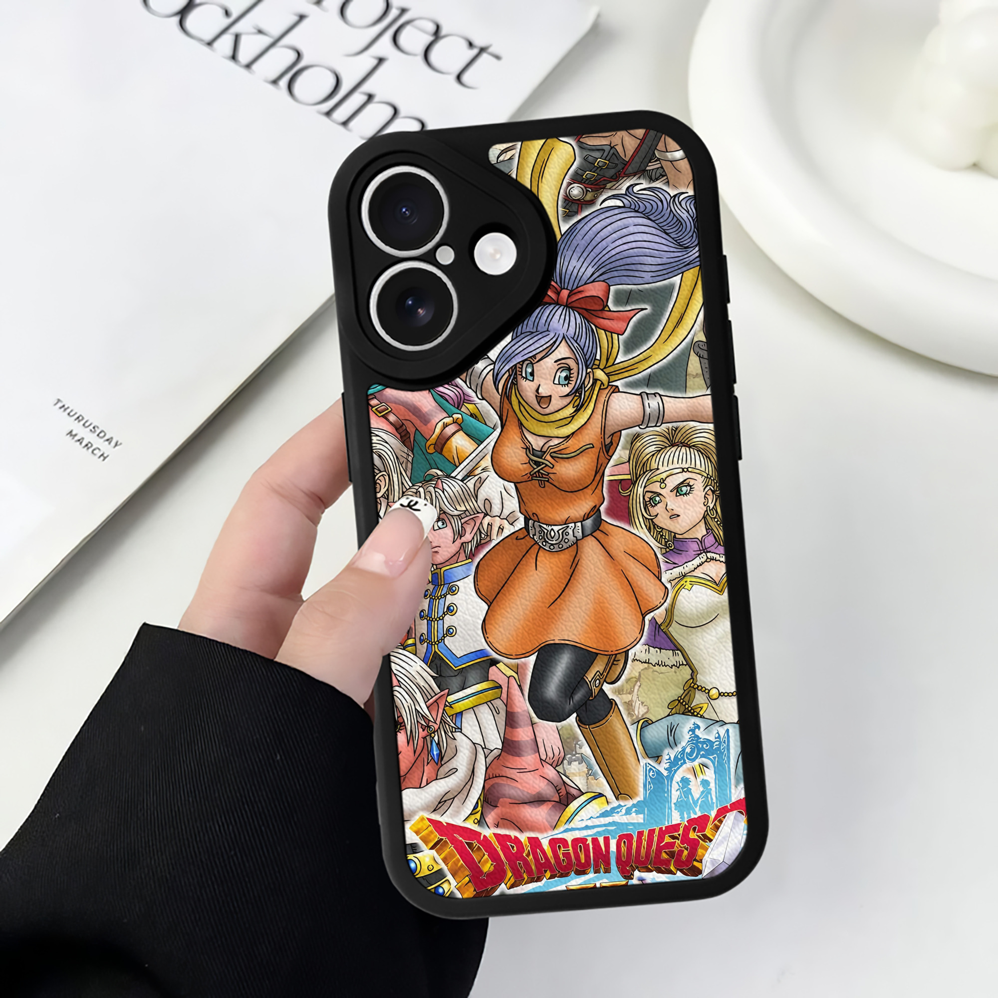 （画像用） ドラゴンクエスト Doragon Kuesuto Dragon Quest 【iPhone 16シリーズ対応】シリコンスマホケース（レザー調） 材質：シリコン